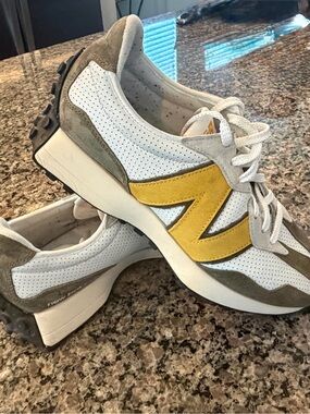 New Balance 327 Men’s White, Mustard & Olive shoes. Size 12